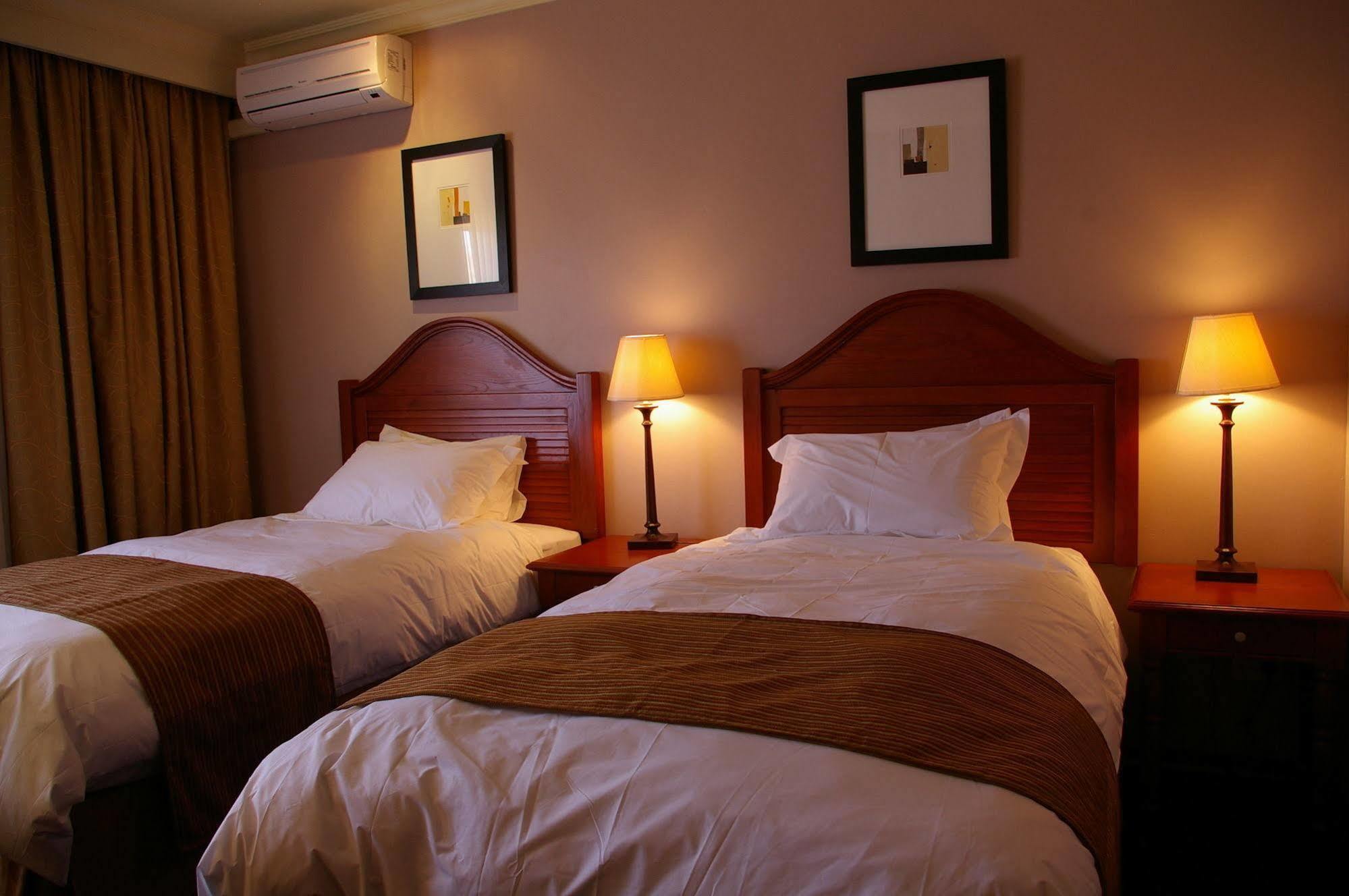 Protea Hotel By Marriott Harrismith Montrose Exterior foto