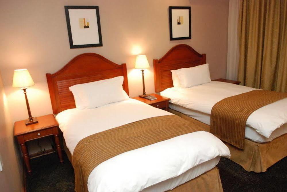 Protea Hotel By Marriott Harrismith Montrose Exterior foto
